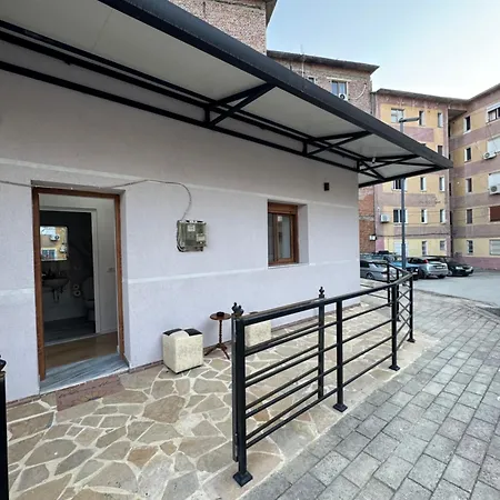 Central Rooms Permet *
