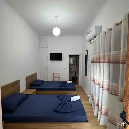 Central Rooms Permet بيت ضيافة
