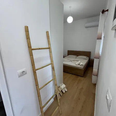 Central Rooms Permet بيت ضيافة *